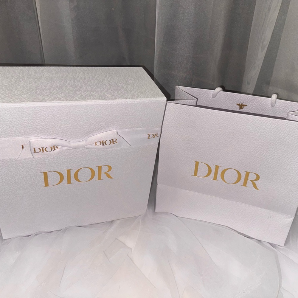 NWT Dior Addict 24hr Lipglow Oil Black Cherry + Holder Keychain + More - Picture 14 of 14